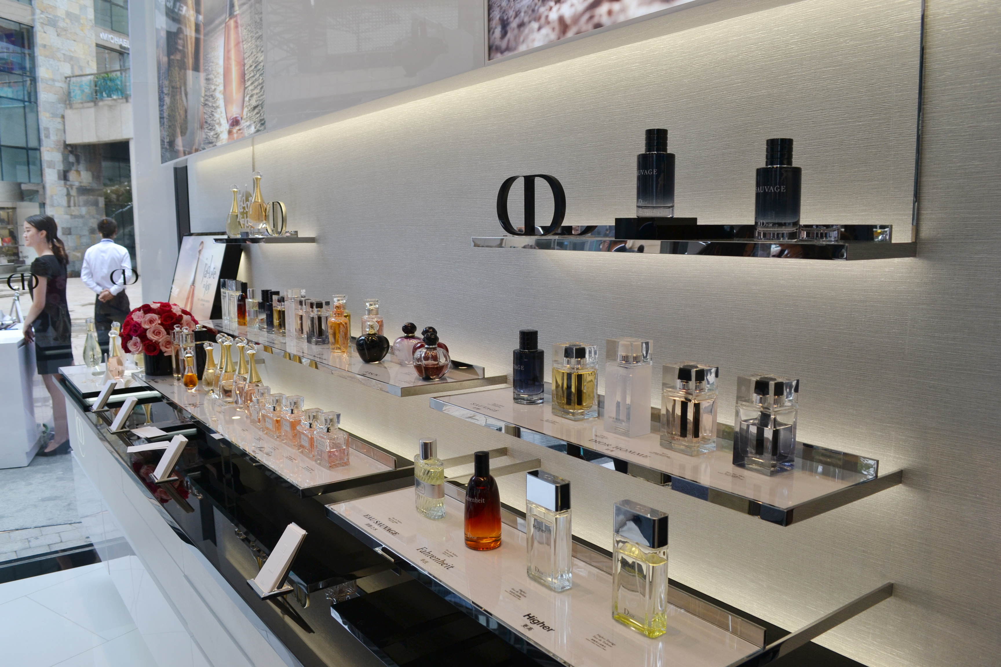 Dior迪奥后台彩妆概念精品店于昆明顺城盛大揭幕，开启美妆新纪元