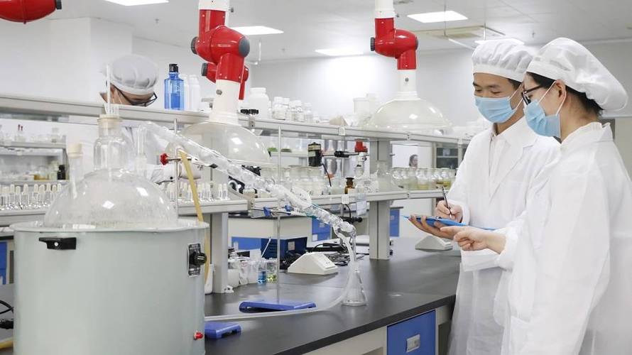 你再草率转厂,就算使用相同配方和工艺,但不同的化妆品代加工厂家生产